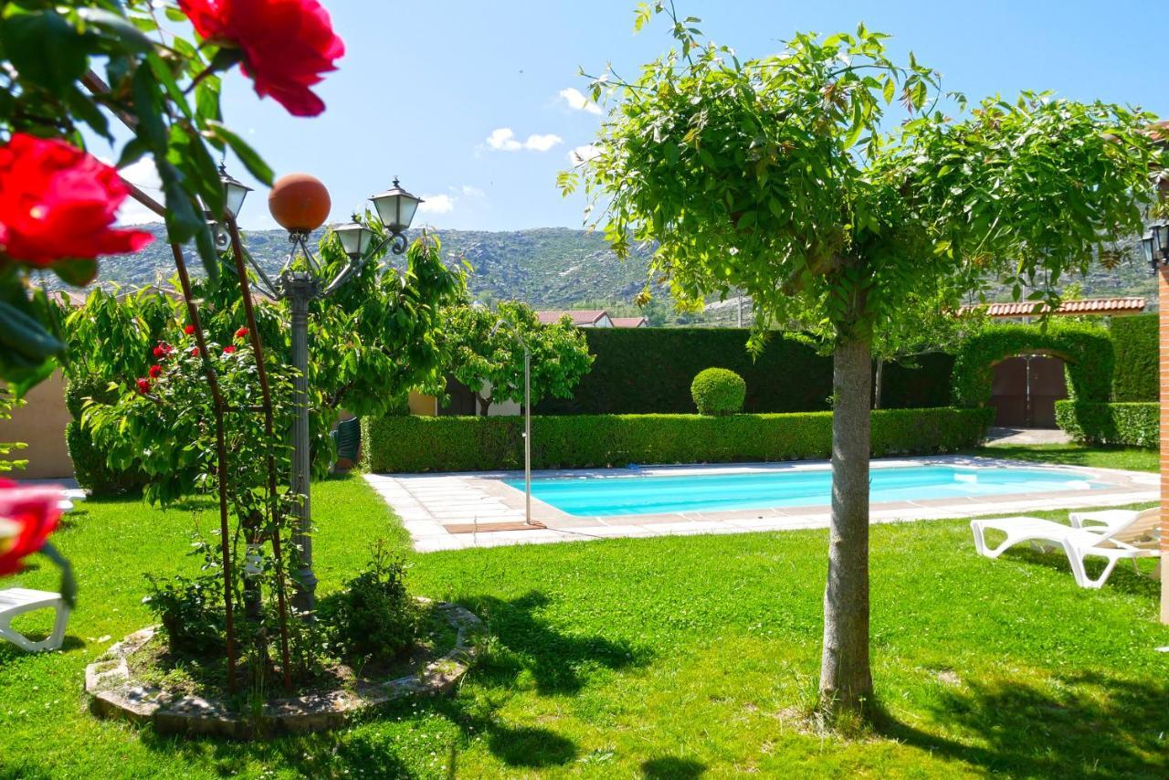 Casa Rural El Berrueco Robledillo Exterior foto